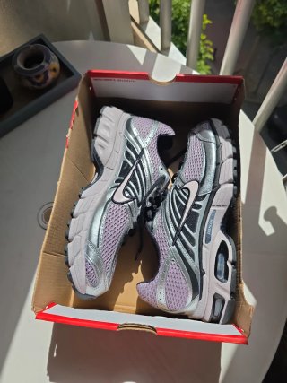 Nike Air Max Moto 2K Morado/Plata