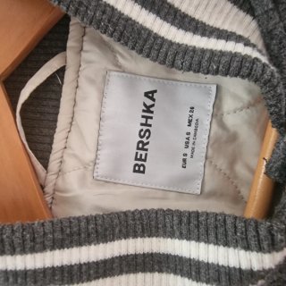 Chaqueta Bershka Gris y Blanca Talla S