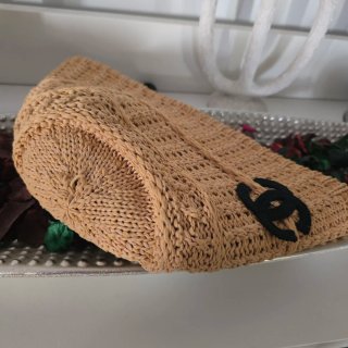 Gorro bucket hat  beige y negro