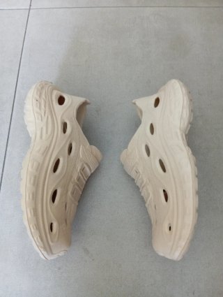 Chanclas cerradas blancas talla 37-38.