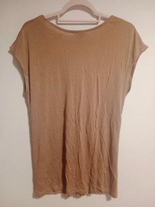 Camiseta H&M marrón cruzada