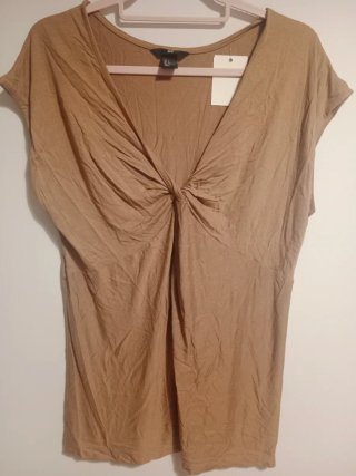 Camiseta H&M marrón cruzada