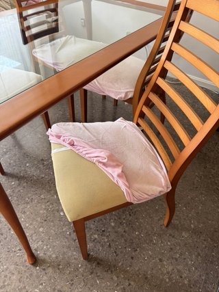 Mesa de comedor de madera y cristal con 4 sillas