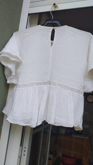 Blusón corto Zara blanco con encaje