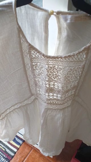 Blusón corto Zara blanco con encaje