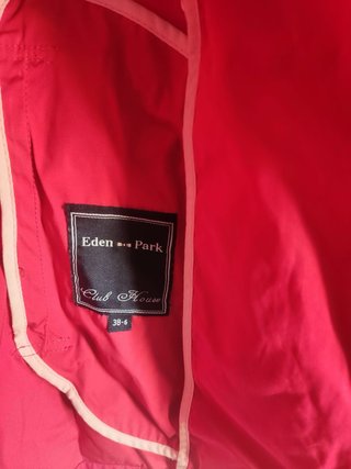 Gabardina impermeable rosa