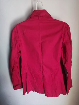 Gabardina impermeable rosa