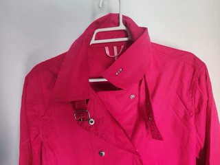 Gabardina impermeable rosa