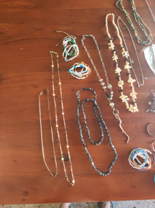 Lote de bisutería variada