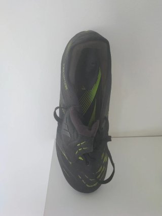 Botas de fútbol Adidas Predator niño,talla 39 1/3