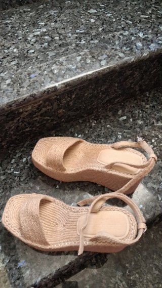 Sandalias de cuña altas beige
