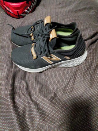 Zapatillas New Balance Gris y Marrón
