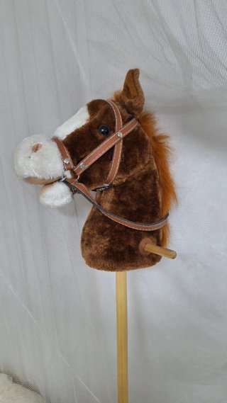 Cabeza de caballo de peluche con palo