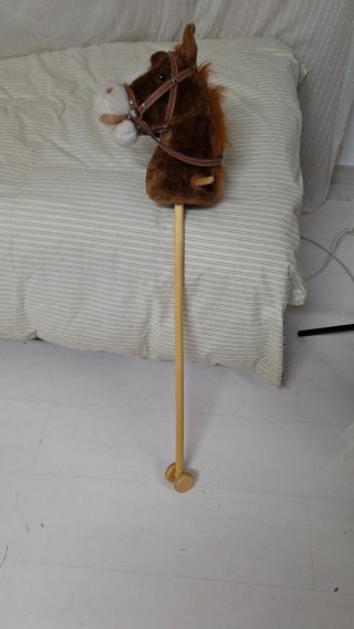 Cabeza de caballo de peluche con palo