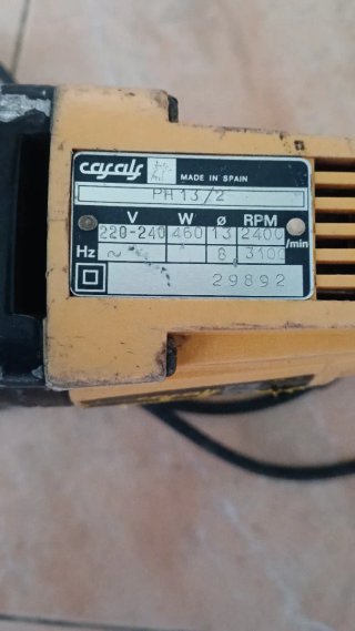 Taladro eléctrico amarillo