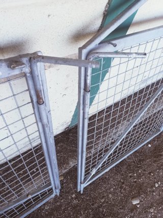 Puerta metálica 2 hojas