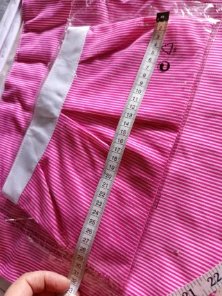 Bolsa de playa y neceser rojo a rayas