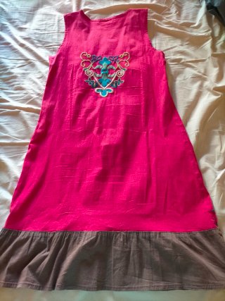 Vestido sin mangas bordado