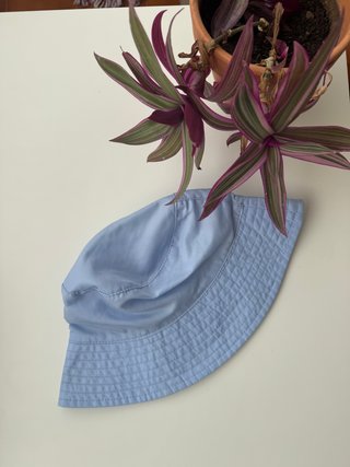 Sombrero tipo cubo azul