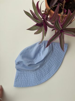 Sombrero tipo cubo azul