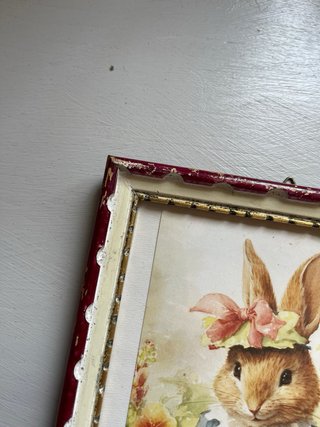 Cornice decorata vintage con immagine coniglietto