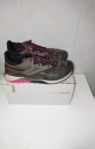 Zapatillas Reebok verdes y rosas Modelo: Nano X2
