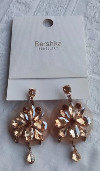 Pendientes Bershka flor dorados y beige