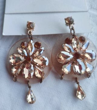 Pendientes Bershka flor dorados y beige