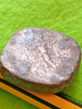 Moneda antigua de bronce o cobre a identificar.