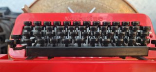Máquina de escribir Olivetti Valentine Roja