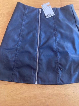 Falda efecto piel H&M Negra Talla XS