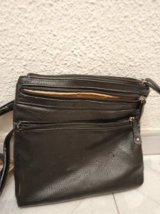 Bolso de mano negro poco usado