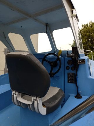 BARCO CON MOTOR Y REMOLQUE