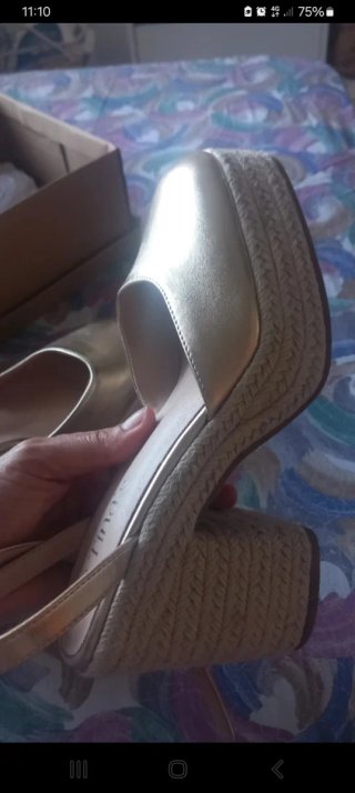 Sandalias cuña esparto doradas