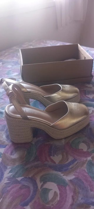 Sandalias cuña esparto doradas