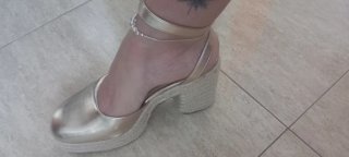 Sandalias cuña esparto doradas