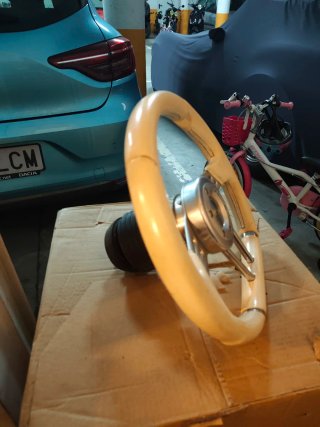 Volante Isotta piel Blanco