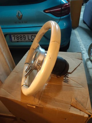 Volante Isotta piel Blanco