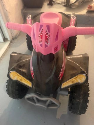 Quad infantil rosa y negro