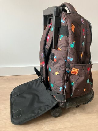 Mochila Totto con ruedas y estampado videojuego