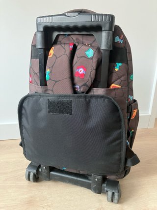 Mochila Totto con ruedas y estampado videojuego