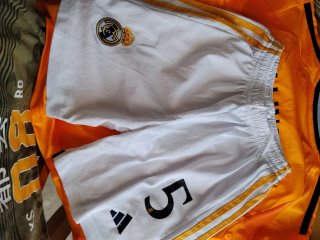Equipaciones Real Madrid Naranja  y blanca