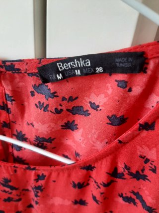 Vestido Bershka rojo estampado talla M
