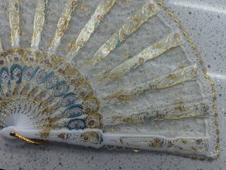 Abanico de encaje con detalles dorados (2 colores)