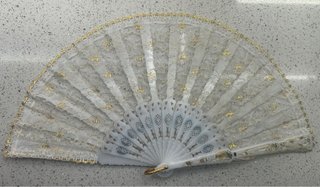 Abanico de encaje con detalles dorados (2 colores)