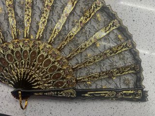 Abanico de encaje con detalles dorados (2 colores)