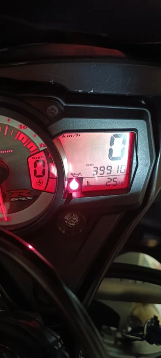 Suzuki GSX-R - Moto Deportiva Blanca y Azul