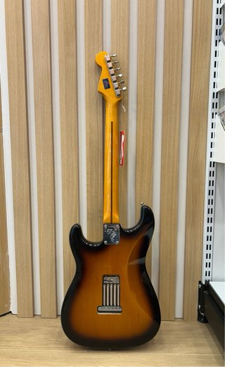 Guitarra Eléctrica Fender Stratocaster 2ts