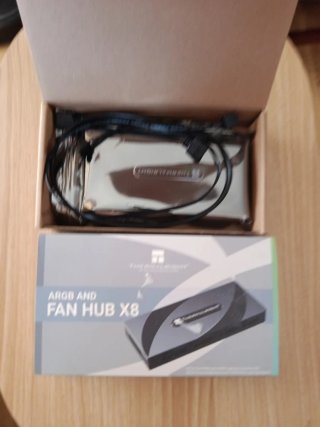 Hub Iluminador y controlador de ventiladores