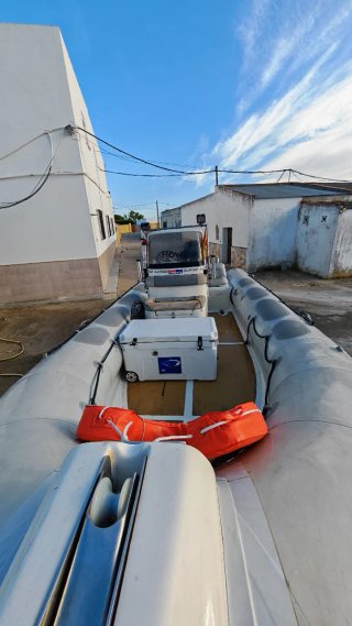 Embarcación Semirrígida Valiant 6.20MT y Remoqlue
